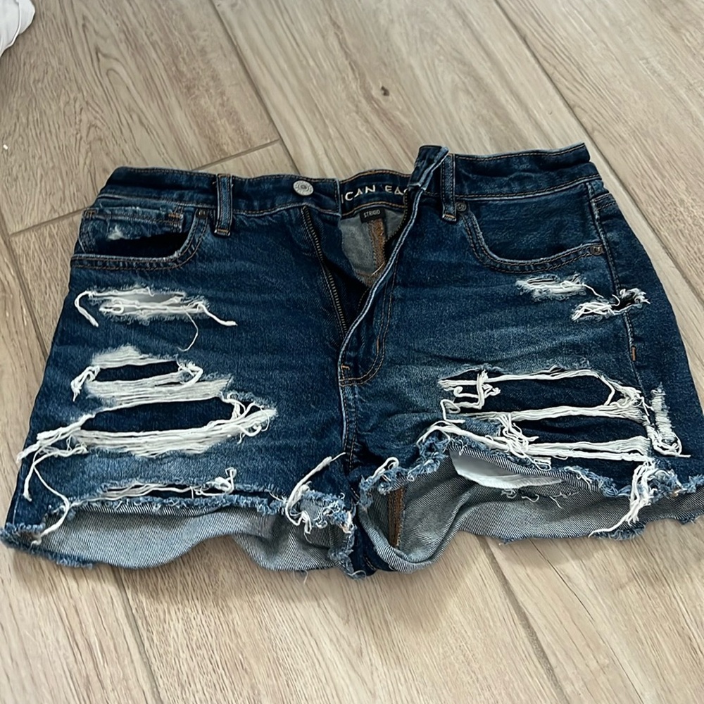 American eagle ripped jean shorts!